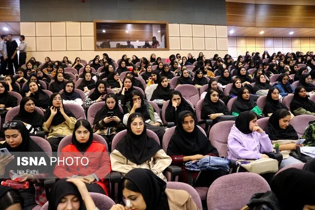 آذر؛-فرصتی-برای-دیدن-و-شنیدن-شدن-دانشجویان.jpg