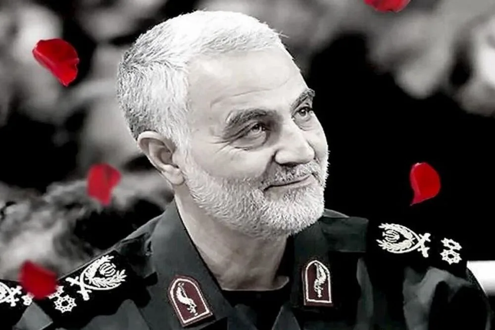 اندراتی-سرباز-وظیفه-بودن-شهید-سلیمانی-او-را-نامدار.jpg