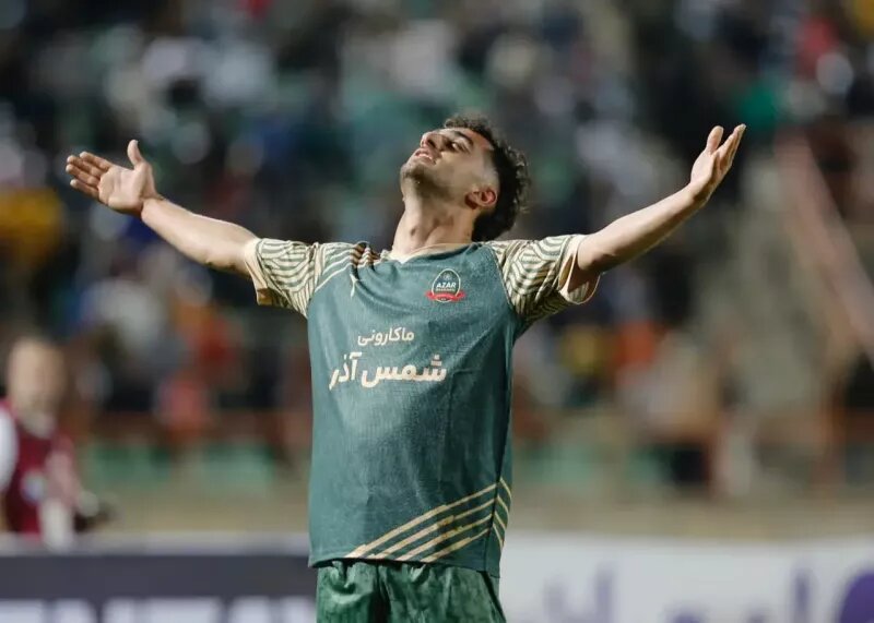 استقلالی‌ها از گلم به پرسپولیس عشق کردند | از پرسپولیس،‌سپاهان و استقلال پیشنهاد دارم