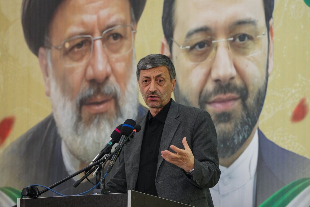 اعتماد به جوانان حلال مشکلات کشور است/ شهید رئیسی، ادعای ریاست نداشت و درگیر تشریفات نبود