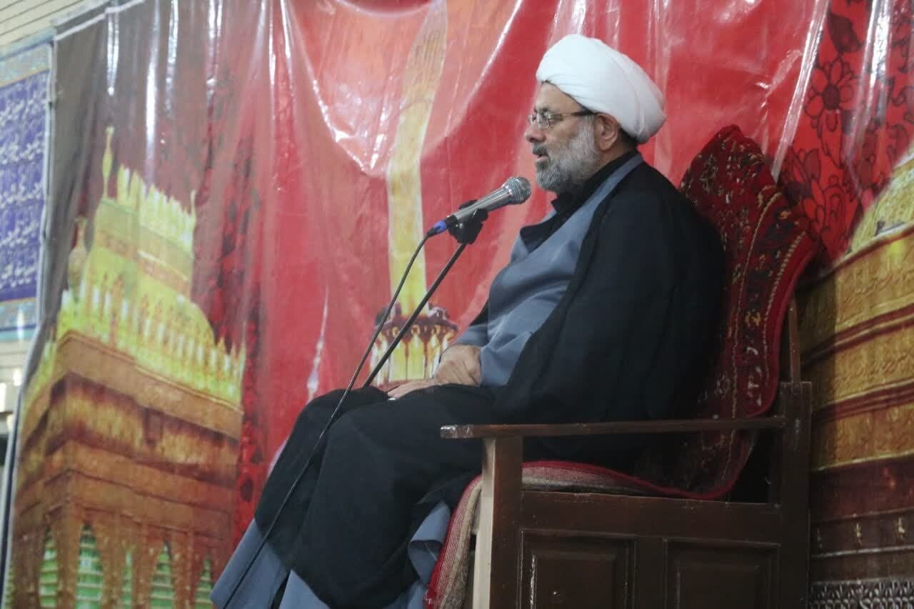 دشمن با تمام توان به میدان آمده تا فرهنگ عاشورا را کمرنگ کند
