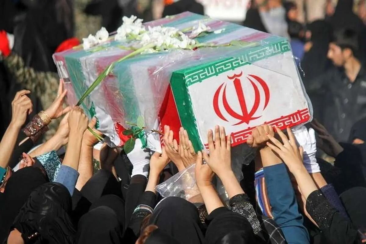آخرین وداع مادر سرباز شهید منصور گرگیج‌مهر در گنبدکاووس + ویدئو