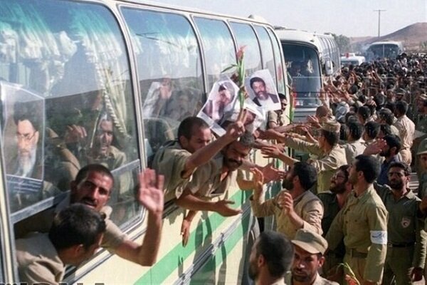 آزادگان نماد استقامت و وفاداری به میهن اسلامی هستند