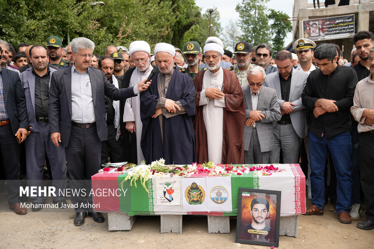 تشییع پیکر مطهر سرباز شهید سلطانی رزداری در رضوانشهر