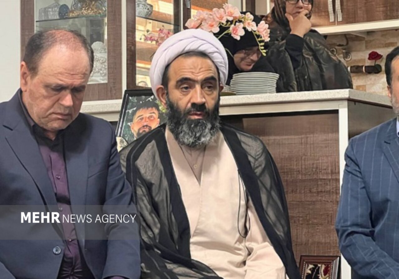 نقدعلی: مسئولان باید پاسدار خون پاک شهدا باشند