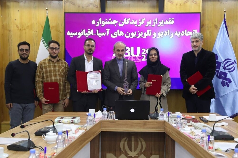 رییس صداوسیما: متأسفانه نمایش آثار سیاه و تصویرهای مخدوش از ایران گاهی مورد اقبال قرار میگیرد رییس صداوسیما: متأسفانه نمایش آثار سیاه و تصویرهای مخدوش از ایران گاهی مورد اقبال قرار میگیرد
